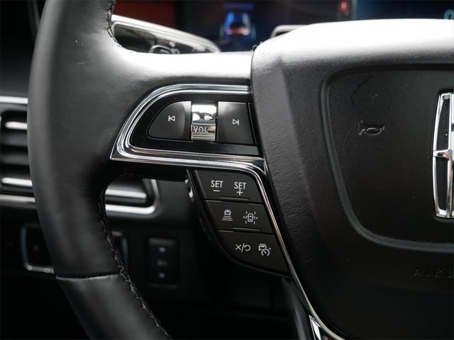 Photo of 2023 Pristine White Metallic Tri-Coat Lincoln Navigator