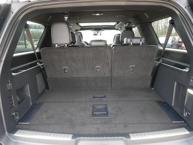 Photo of 2023 Pristine White Metallic Tri-Coat Lincoln Navigator