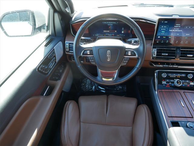 Photo of 2024 Ceramic Pearl Metallic Tri-Coat Lincoln Navigator
