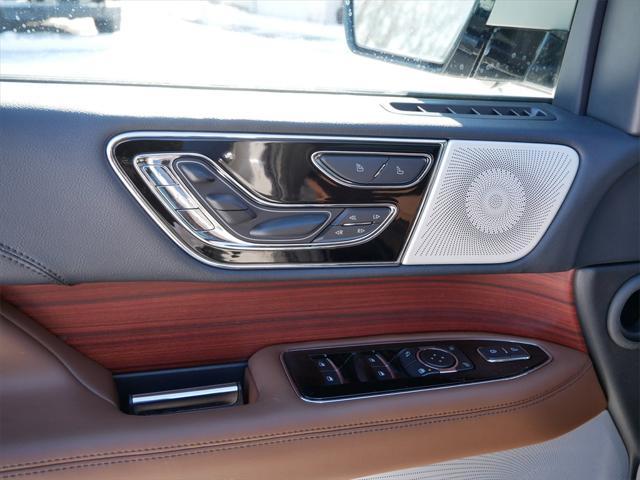 Photo of 2024 Ceramic Pearl Metallic Tri-Coat Lincoln Navigator