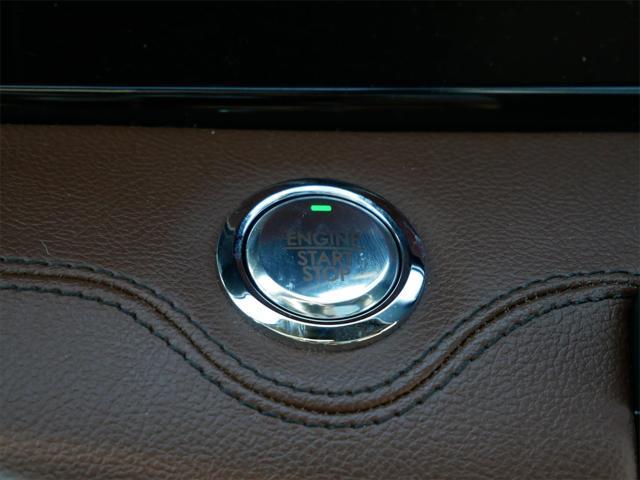 Photo of 2024 Ceramic Pearl Metallic Tri-Coat Lincoln Navigator