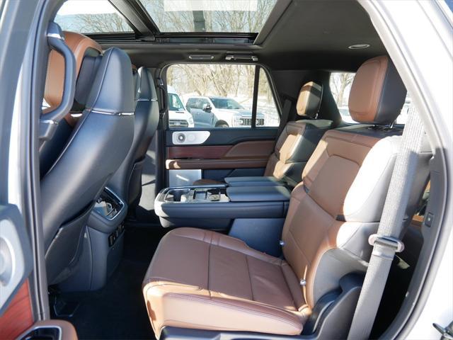 Photo of 2024 Ceramic Pearl Metallic Tri-Coat Lincoln Navigator