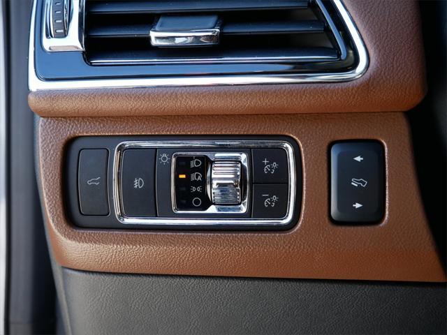 Photo of 2024 Ceramic Pearl Metallic Tri-Coat Lincoln Navigator