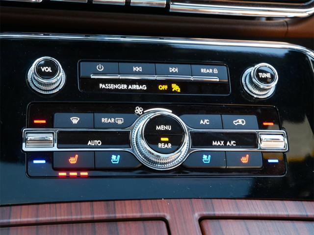 Photo of 2024 Ceramic Pearl Metallic Tri-Coat Lincoln Navigator