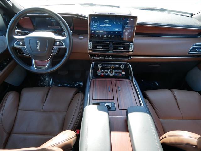 Photo of 2024 Ceramic Pearl Metallic Tri-Coat Lincoln Navigator
