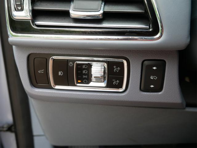 Photo of 2024 Chroma Crystal Blue Metallic Premium Colorant Lincoln Navigator