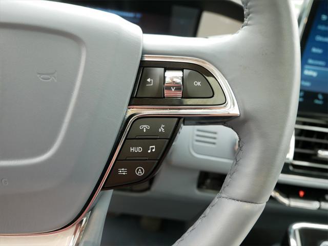 Photo of 2024 Chroma Crystal Blue Metallic Premium Colorant Lincoln Navigator
