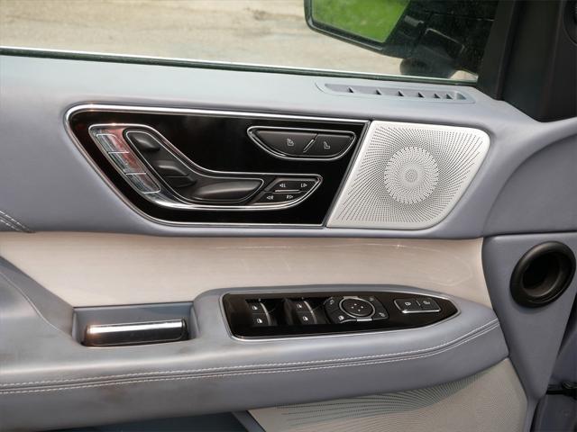 Photo of 2024 Chroma Crystal Blue Metallic Premium Colorant Lincoln Navigator