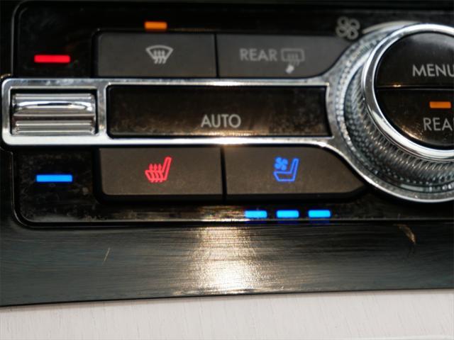 Photo of 2024 Chroma Crystal Blue Metallic Premium Colorant Lincoln Navigator