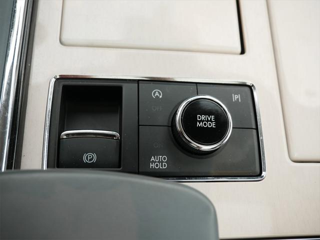 Photo of 2024 Chroma Crystal Blue Metallic Premium Colorant Lincoln Navigator