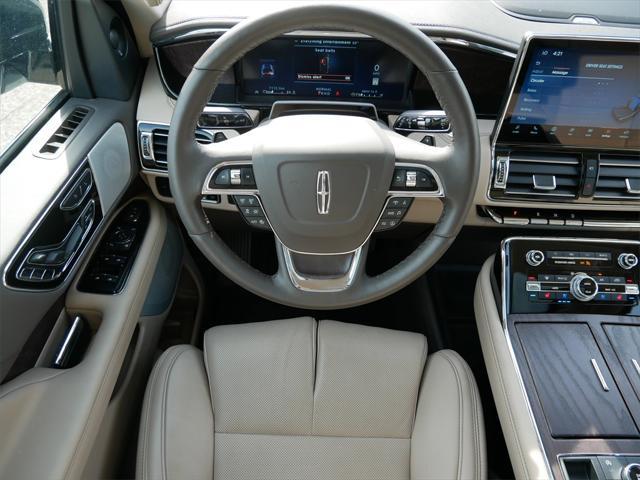 Photo of 2024 Pristine White Metallic Tri-Coat Lincoln Navigator