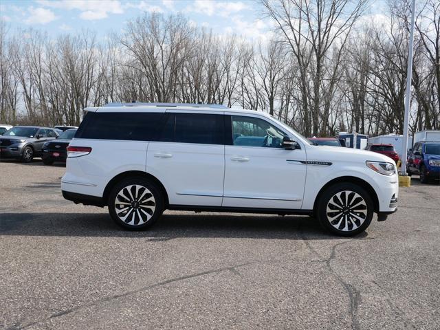 Photo of 2024 Pristine White Metallic Tri-Coat Lincoln Navigator