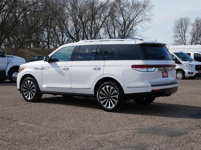 Photo of 2024 Pristine White Metallic Tri-Coat Lincoln Navigator