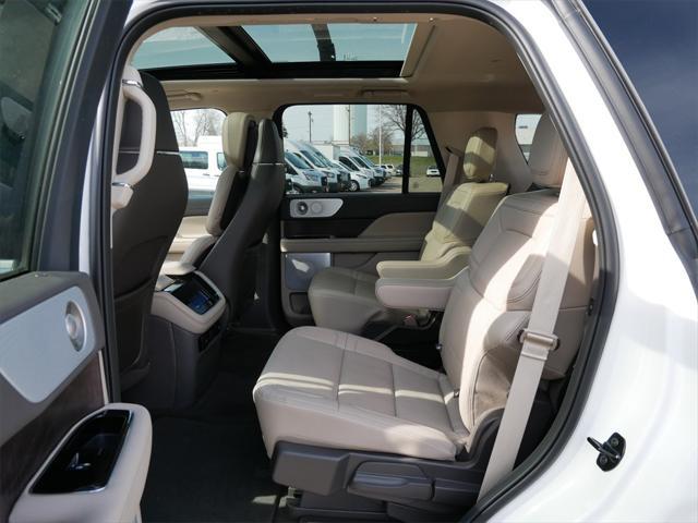Photo of 2024 Pristine White Metallic Tri-Coat Lincoln Navigator