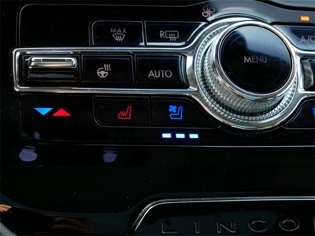 Photo of 2022 Infinite Black Metallic Clearcoat Lincoln Corsair