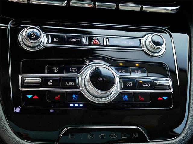 Photo of 2022 Infinite Black Metallic Clearcoat Lincoln Corsair