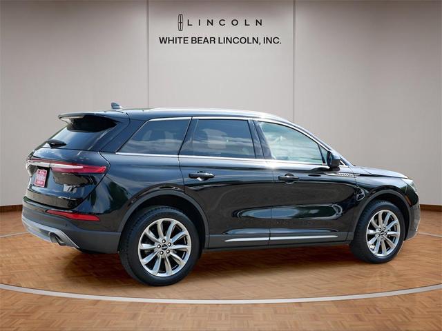 Photo of 2022 Infinite Black Metallic Clearcoat Lincoln Corsair