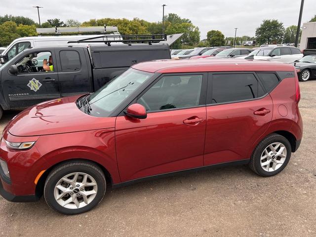 Photo of 2022 Mars Orange Kia Soul