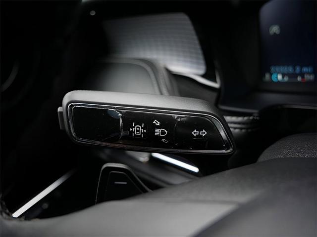 Photo of 2023 Pristine White Metallic Tri-Coat Lincoln Corsair