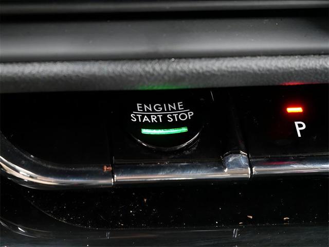 Photo of 2023 Pristine White Metallic Tri-Coat Lincoln Corsair