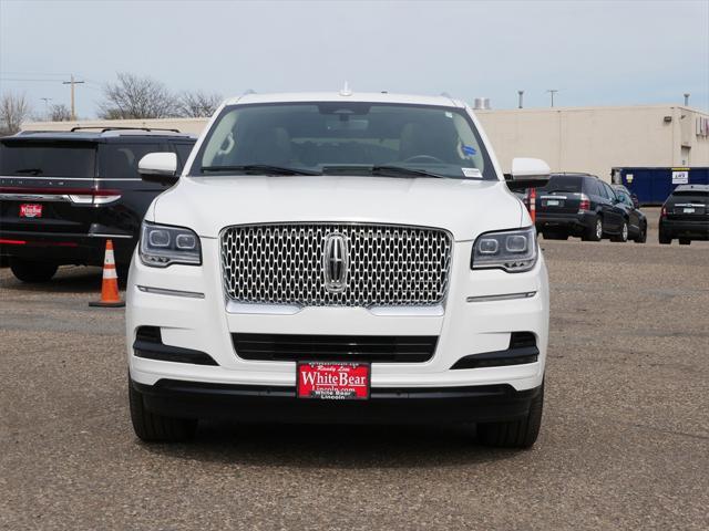 Photo of 2023 Pristine White Metallic Tri-Coat Lincoln Navigator