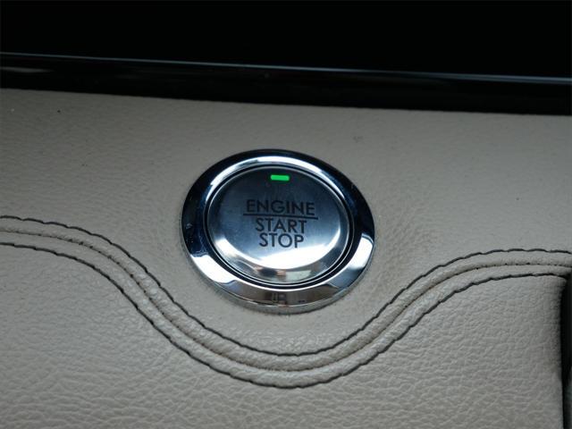 Photo of 2023 Pristine White Metallic Tri-Coat Lincoln Navigator