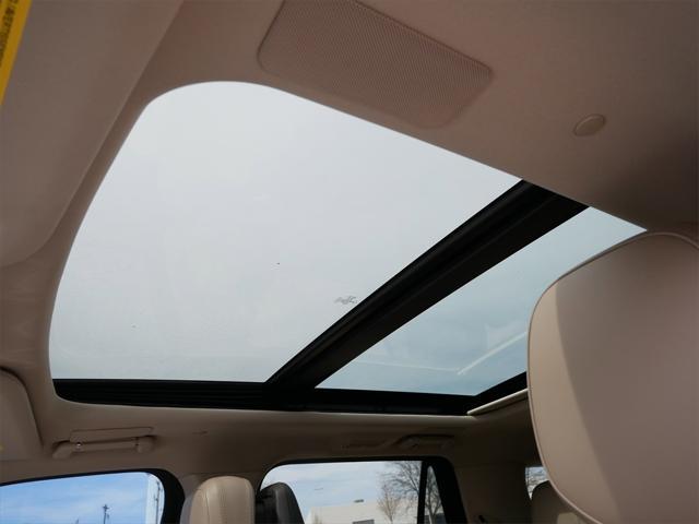 Photo of 2023 Pristine White Metallic Tri-Coat Lincoln Navigator
