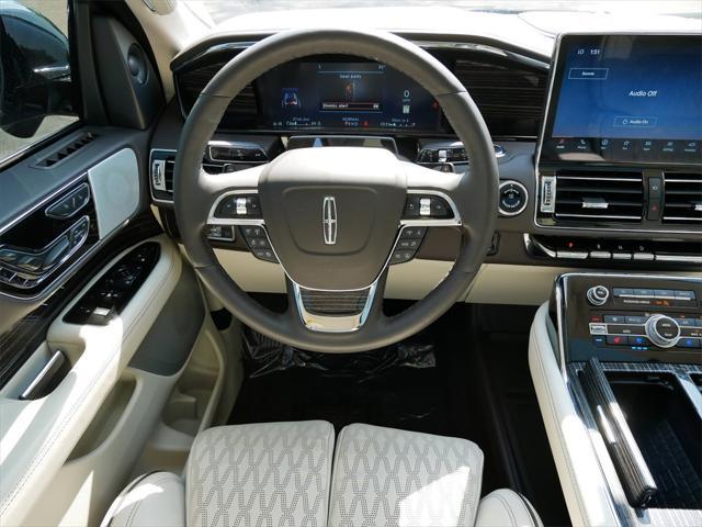 Photo of 2024 Radiance Metallic Lincoln Navigator