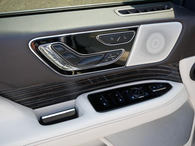 Photo of 2024 Radiance Metallic Lincoln Navigator