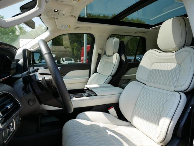 Photo of 2024 Radiance Metallic Lincoln Navigator