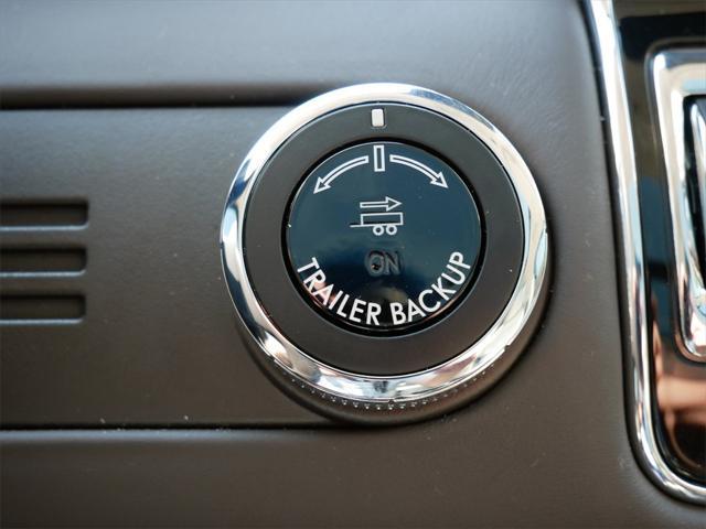 Photo of 2024 Radiance Metallic Lincoln Navigator