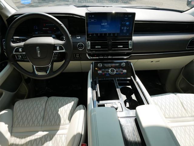 Photo of 2024 Radiance Metallic Lincoln Navigator