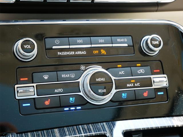 Photo of 2024 Radiance Metallic Lincoln Navigator