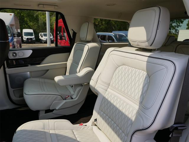 Photo of 2024 Radiance Metallic Lincoln Navigator