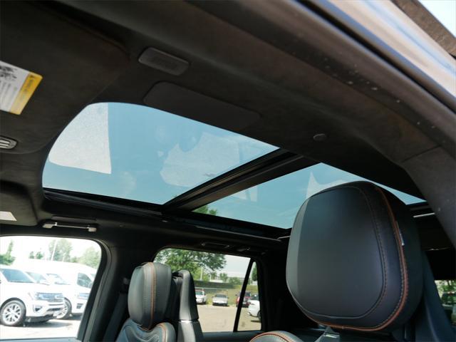 Photo of 2024 Radiance Metallic Lincoln Navigator