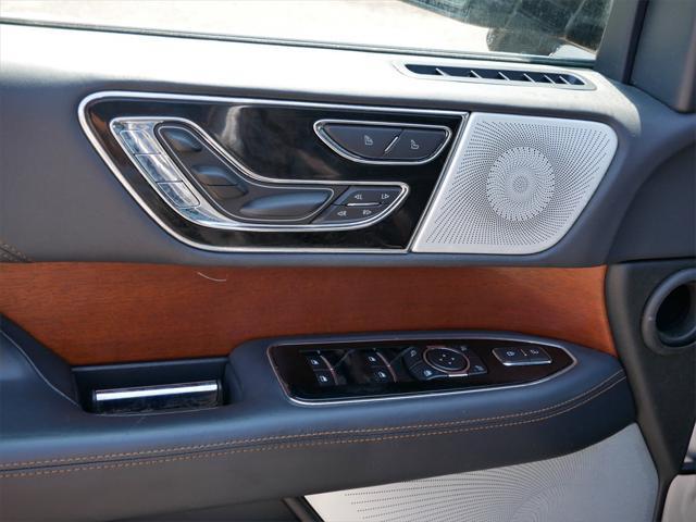 Photo of 2024 Radiance Metallic Lincoln Navigator