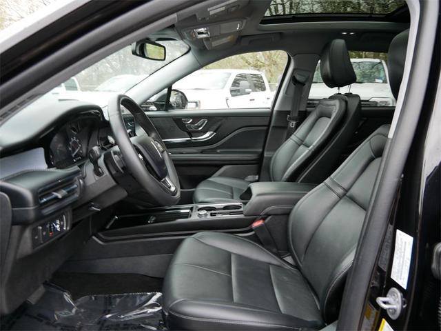 Photo of 2022 Infinite Black Metallic Clearcoat Lincoln Corsair