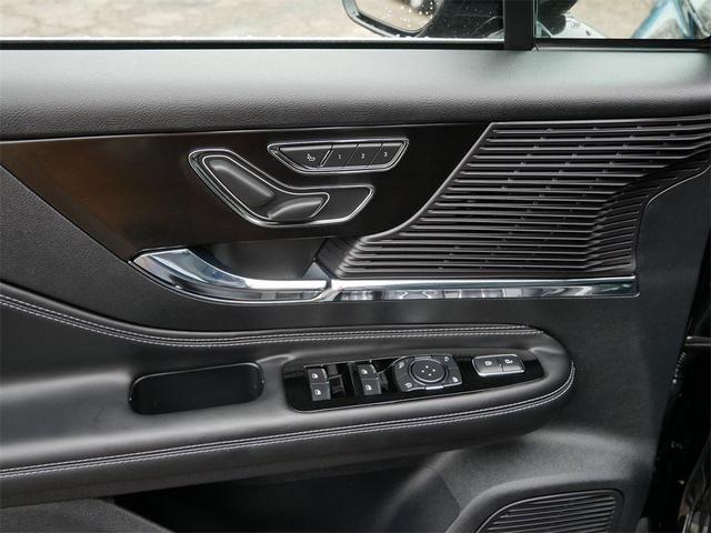 Photo of 2022 Infinite Black Metallic Clearcoat Lincoln Corsair