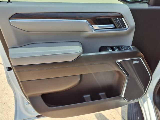 Photo of 2022 Summit White GMC Sierra 1500