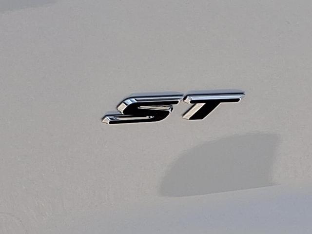 Photo of 2025 Summit White Buick Enclave