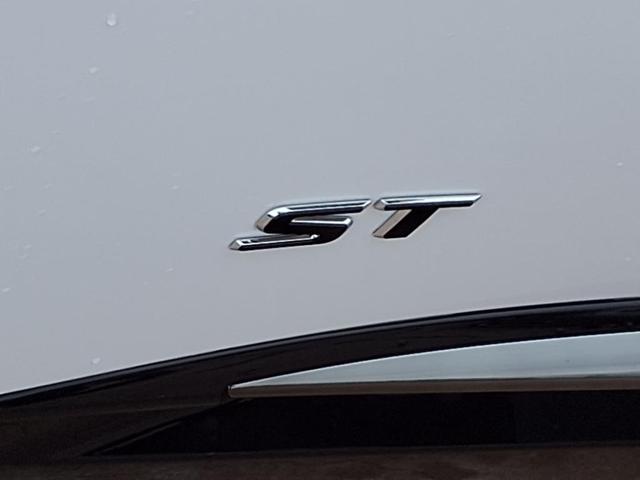 Photo of 2025 Summit White Buick Envision