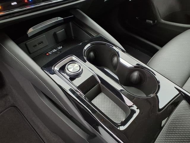 Photo of 2025 Summit White Buick Envision