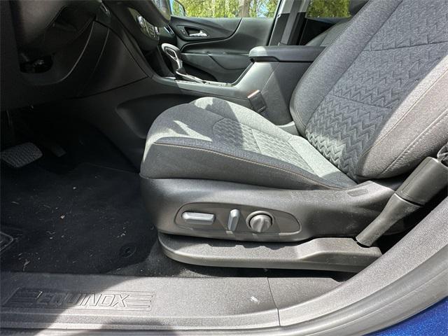 Photo of 2022 Blue Glow Metallic Chevrolet Equinox