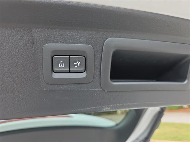 Photo of 2025 wind chill pearl Mazda CX-50 Hybrid