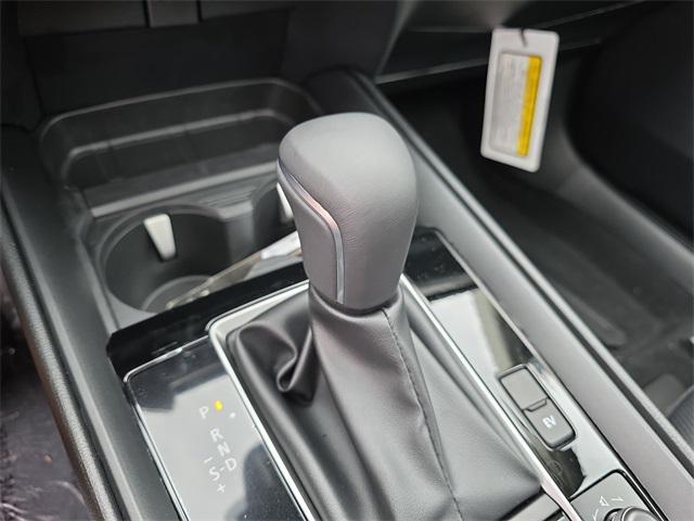 Photo of 2025 wind chill pearl Mazda CX-50 Hybrid