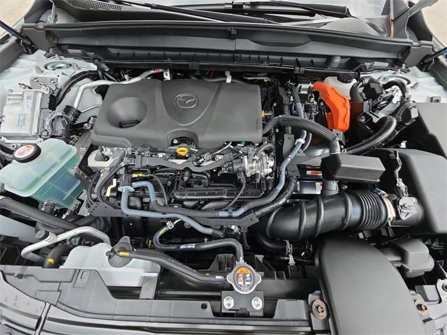 Photo of 2025 wind chill pearl Mazda CX-50 Hybrid