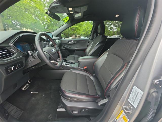 Photo of 2024 ICONIC SILVER METALLIC Ford Escape