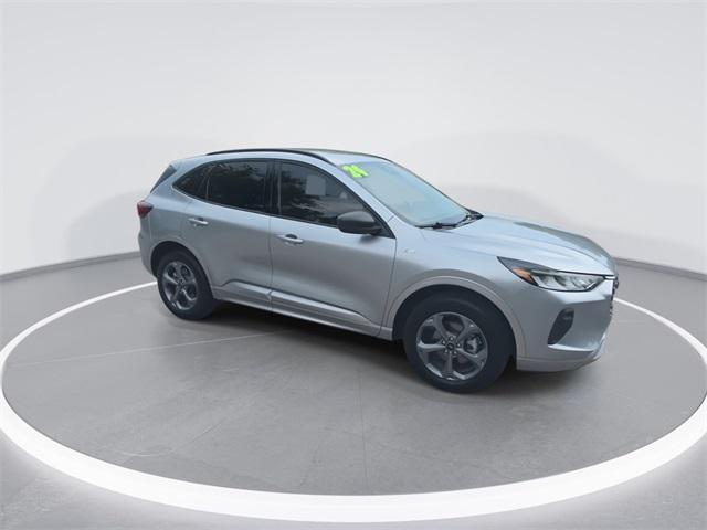 Photo of 2024 ICONIC SILVER METALLIC Ford Escape