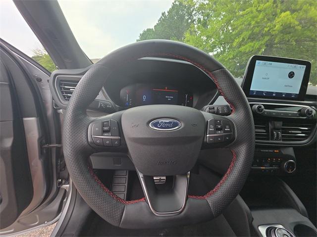 Photo of 2024 ICONIC SILVER METALLIC Ford Escape