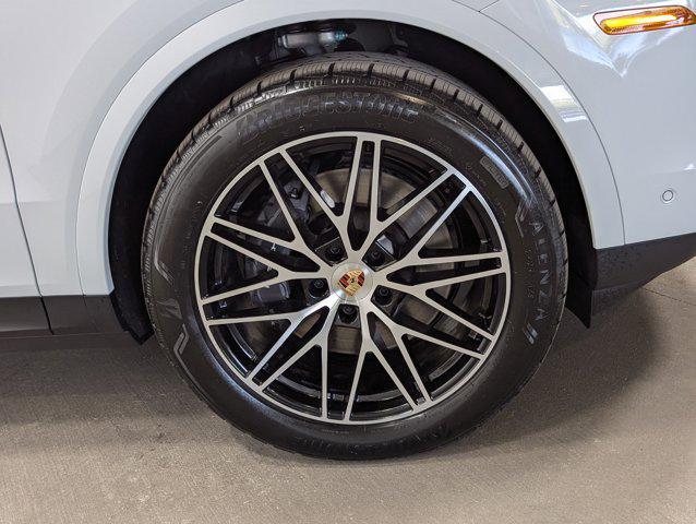 Photo of 2026 Carrara White Metallic Porsche Cayenne